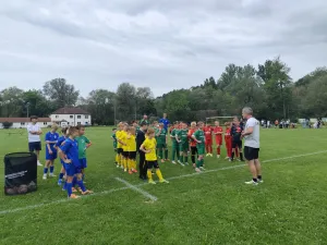 Hohe Intensität und wertvolle Lehren beim E-Junioren-Leistungsvergleich